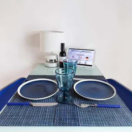 Alfama I, Eco-penthouse With View & French Balcony Apartamento