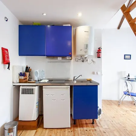 Alfama I, Eco-penthouse With View & French Balcony Лісабон
